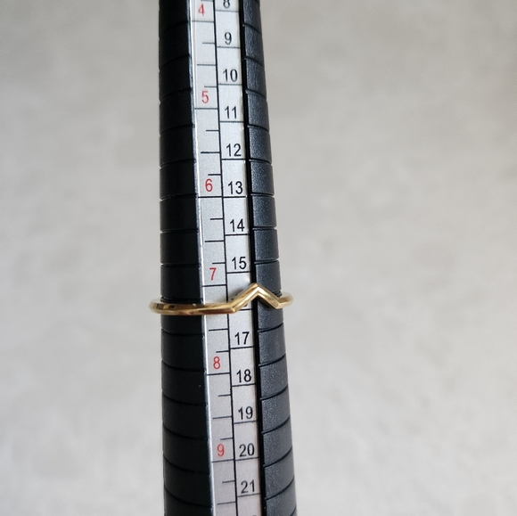 Tiffany & Co. V Band Rings - Picture 5 of 6